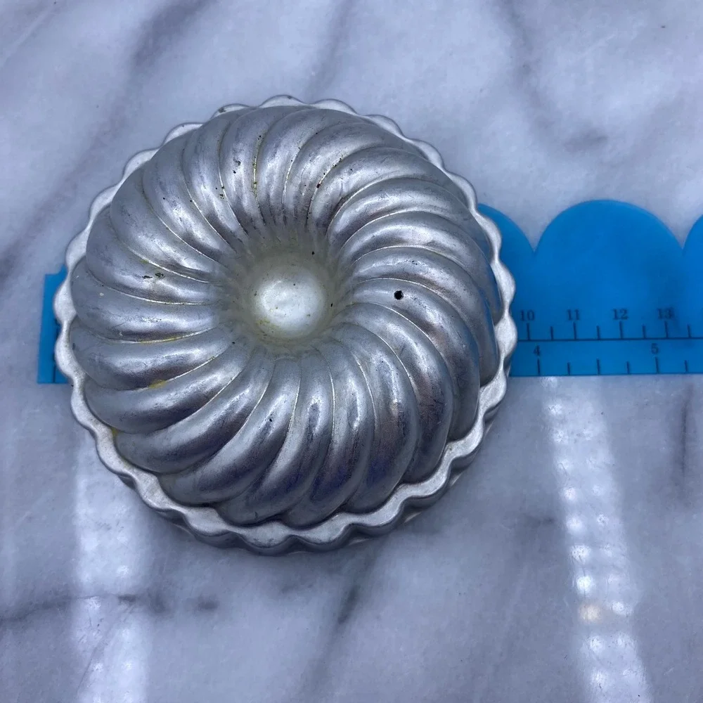 Unbranded Unisex 4in Mini Bundt Cake Pans Silver Fluted Swirl Aluminum Set of 7